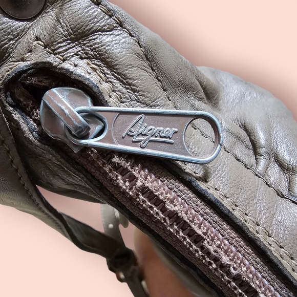 1980s Etienne Aigner Taupe Vintage Shoulder Bag - Picture 4 of 12